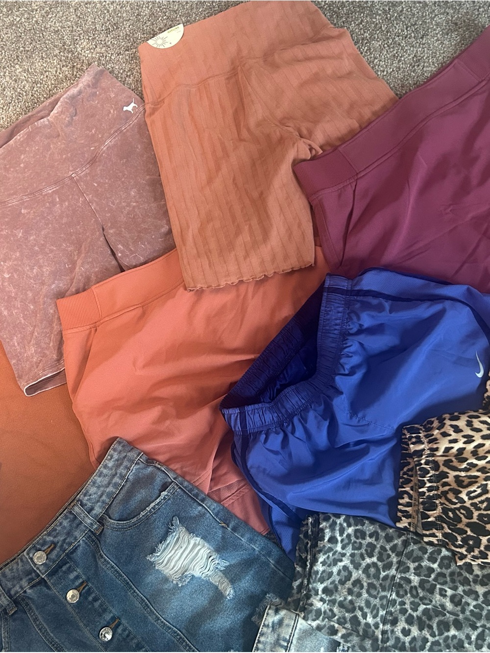 Mixed Women's Clothing Lot - Multi Color shorts, skirts, pants and jeans - Picture 6 of 7